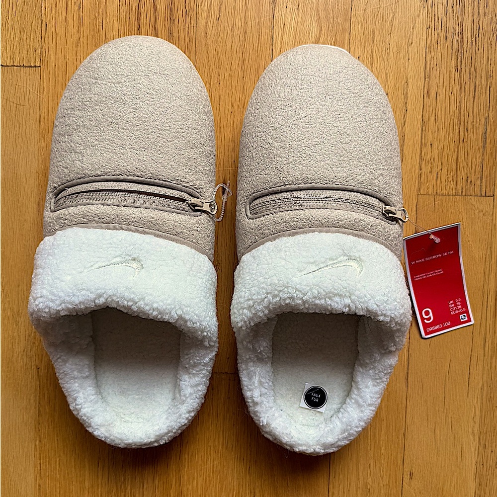 • NWT• Women’s NIKE Burrow SE Slide Slipper Sanddrift / Light Bone Size 9 - Picture 2 of 11
